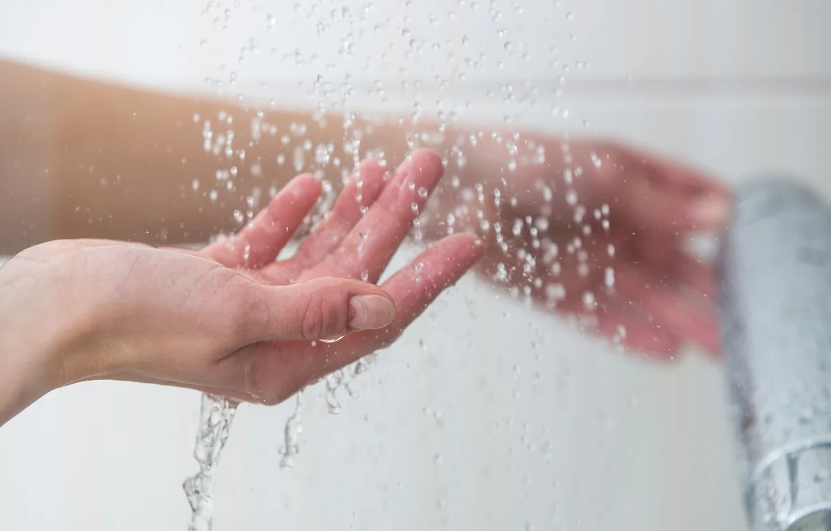 اثرات آب داغ بر پوست